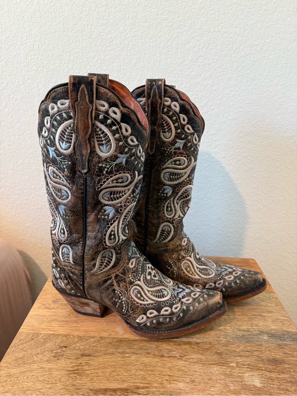 Dan Post Womens Julissa Leather Paisley Embroidered Snip Toe Western Boots